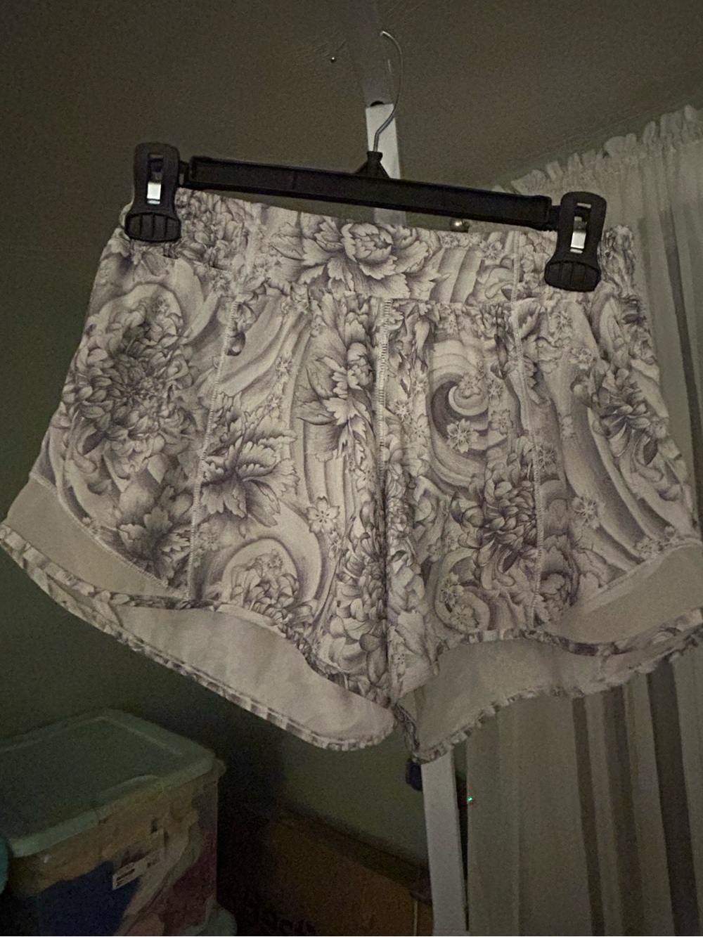 Lululemon Hottie Hots HR Shorts in Gray Floral